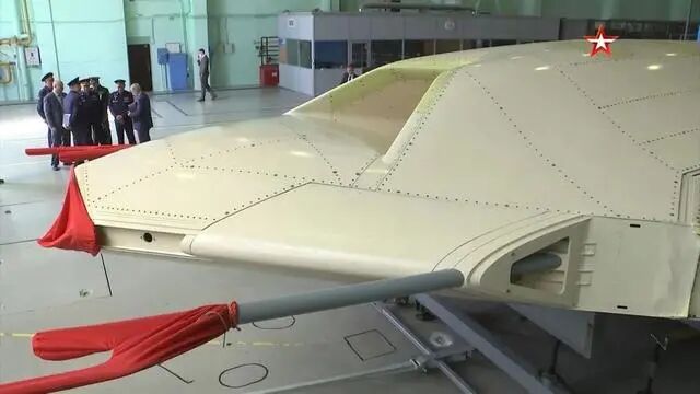 獵人B無人機產線曝光，俄羅斯隱身技術升級，工藝比蘇57將軍更好的圖1