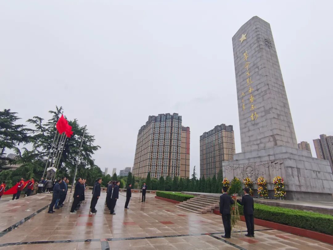 省厅开展"传承红色基因·清明祭英烈"系列活动 - 河南省军创企业管理