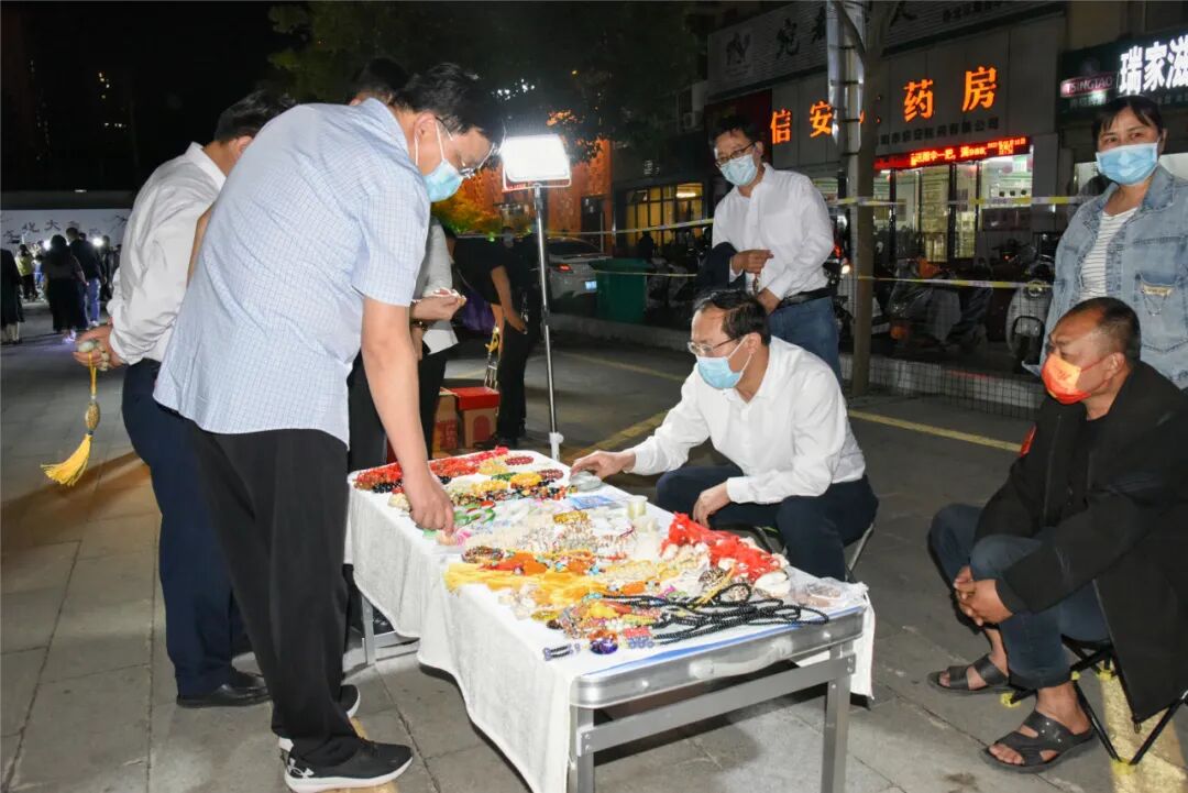 周天龙、党俊伟深入五一巷夜市调研 中国财经新闻网 www.prcfe.com