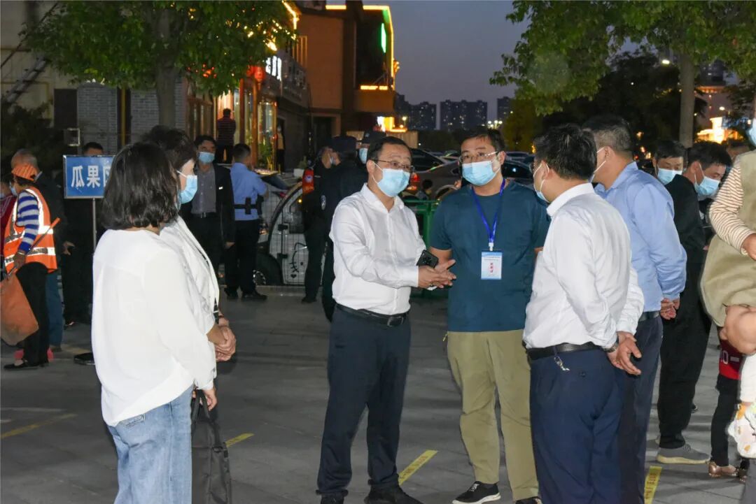 周天龙、党俊伟深入五一巷夜市调研 中国财经新闻网 www.prcfe.com