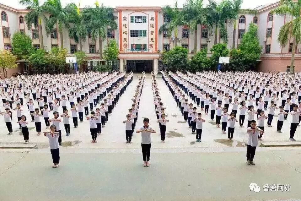 汕头市潮南区两英镇龙岭中英文学校2019年春季招生报名吕佳荣老师