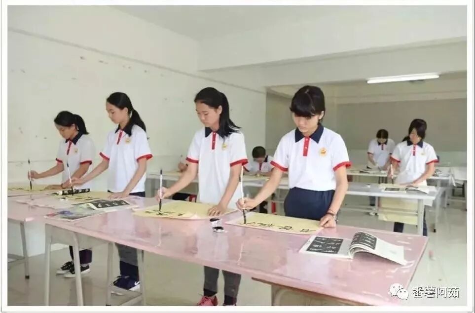 汕头市潮南区两英镇龙岭中英文学校2019年春季招生报名吕佳荣老师