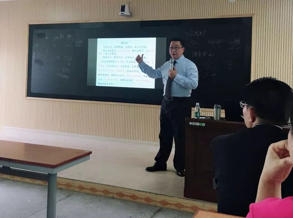 汕头市潮南区两英镇龙岭中英文学校2019年春季招生报名吕佳荣老师