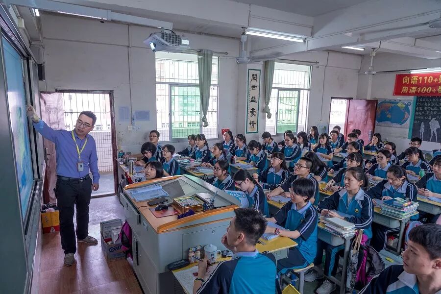 汕头市潮南区两英镇龙岭中英文学校2019年春季招生报名吕佳荣老师