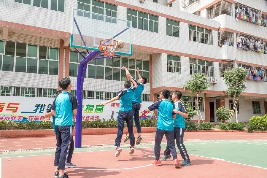 汕头市潮南区两英镇龙岭中英文学校2019年春季招生报名吕佳荣老师