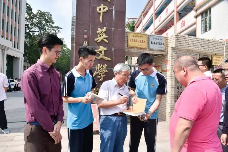 汕头市潮南区两英镇龙岭中英文学校2019年春季招生报名吕佳荣老师