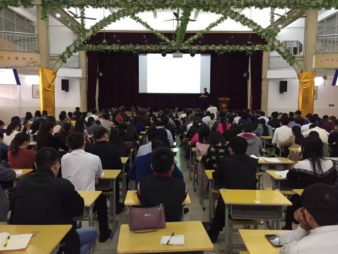 汕头市潮南区两英镇龙岭中英文学校2019年春季招生报名吕佳荣老师