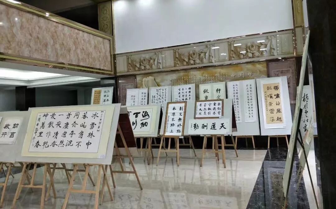 汕头市潮南区两英镇龙岭中英文学校2019年春季招生报名吕佳荣老师