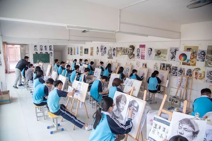 汕头市潮南区两英镇龙岭中英文学校2019年春季招生报名吕佳荣老师