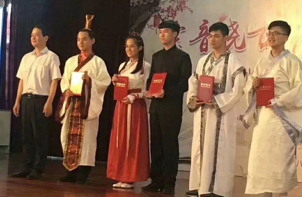 汕头市潮南区两英镇龙岭中英文学校2019年春季招生报名吕佳荣老师