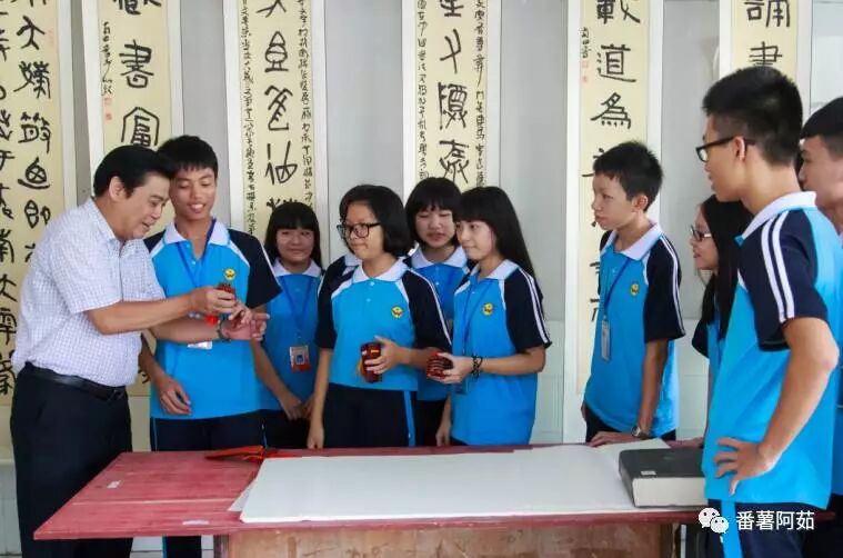 汕头市潮南区两英镇龙岭中英文学校2019年春季招生报名吕佳荣老师