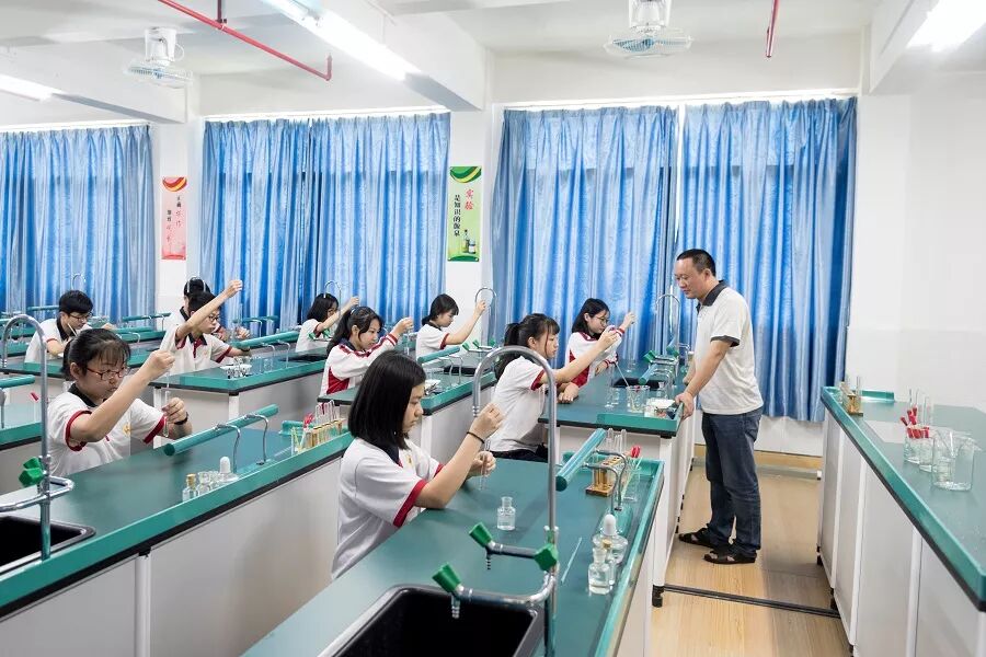 汕头市潮南区两英镇龙岭中英文学校2019年春季招生报名吕佳荣老师