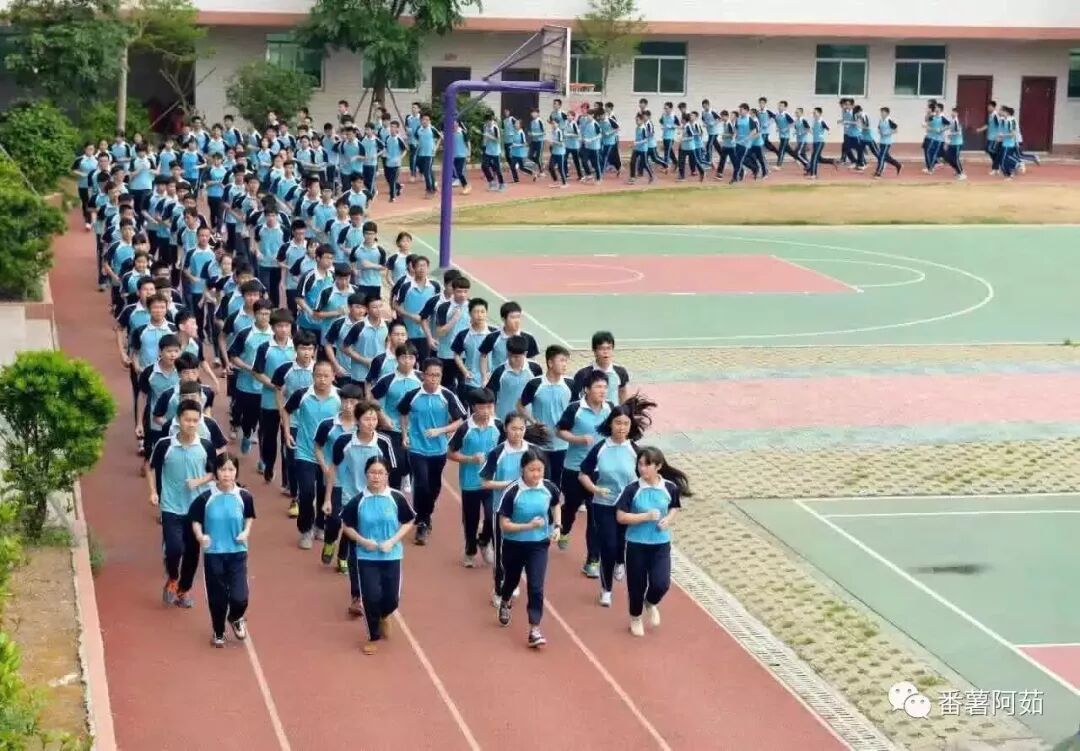 汕头市潮南区两英镇龙岭中英文学校2019年春季招生报名吕佳荣老师