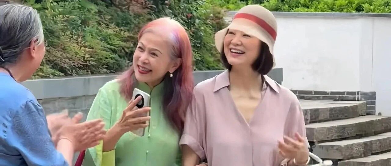 林青霞江西游玩,一身名牌贵气逼人,自然老去的样子太优雅