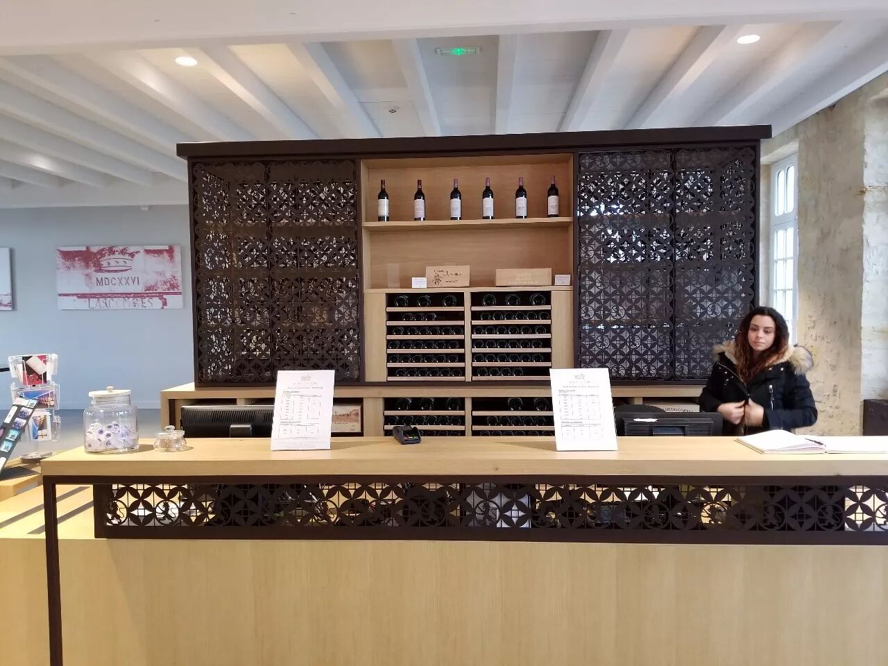 前台妹子不太好看.