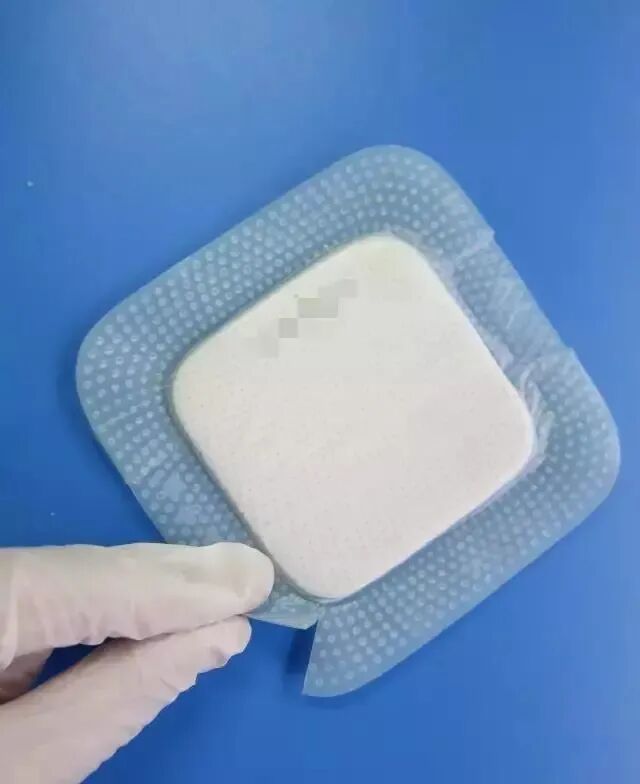 伤口贴敷料为什么护士，你贴的敷贴又卷边了？这里有八种敷贴固定技巧_https://www.jmylbn.com_新闻资讯_第16张