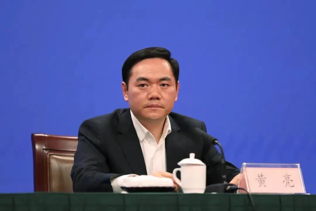 省教育考试院院长黄亮当下考试季全力以赴确保考试和防疫双安全