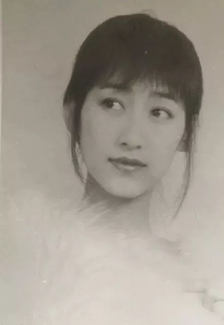 “妈,你当年咋看上我爸的?”网友晒爸妈结婚照,笑抽了!-微信头条网 “妈,你当年咋看上我爸的?”网友晒爸妈结婚照,笑抽了!