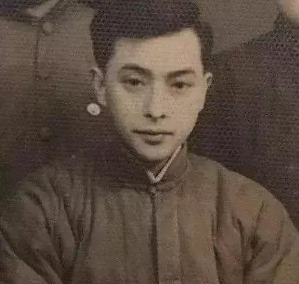 “妈,你当年咋看上我爸的?”网友晒爸妈结婚照,笑抽了!-微信头条网 “妈,你当年咋看上我爸的?”网友晒爸妈结婚照,笑抽了!