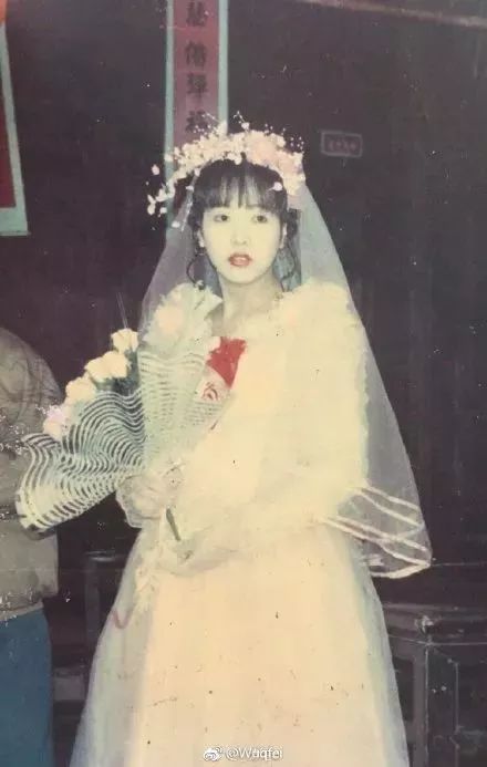 “妈,你当年咋看上我爸的?”网友晒爸妈结婚照,笑抽了!-微信头条网 “妈,你当年咋看上我爸的?”网友晒爸妈结婚照,笑抽了!