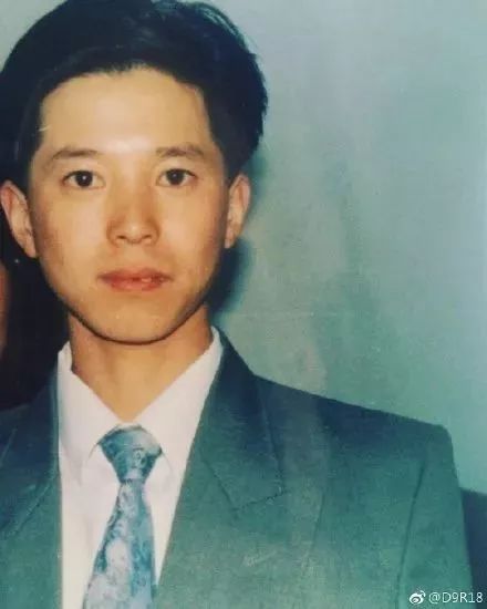 “妈,你当年咋看上我爸的?”网友晒爸妈结婚照,笑抽了!-微信头条网 “妈,你当年咋看上我爸的?”网友晒爸妈结婚照,笑抽了!