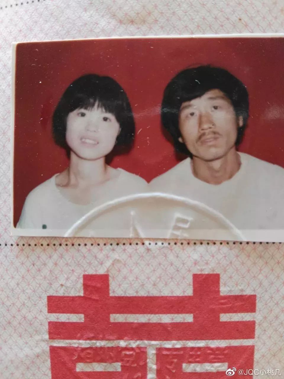 “妈,你当年咋看上我爸的?”网友晒爸妈结婚照,笑抽了!-微信头条网 “妈,你当年咋看上我爸的?”网友晒爸妈结婚照,笑抽了!