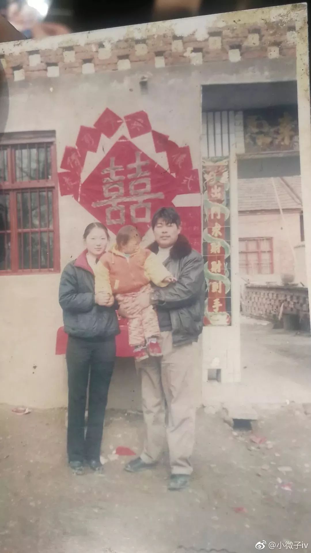 “妈,你当年咋看上我爸的?”网友晒爸妈结婚照,笑抽了!-微信头条网 “妈,你当年咋看上我爸的?”网友晒爸妈结婚照,笑抽了!