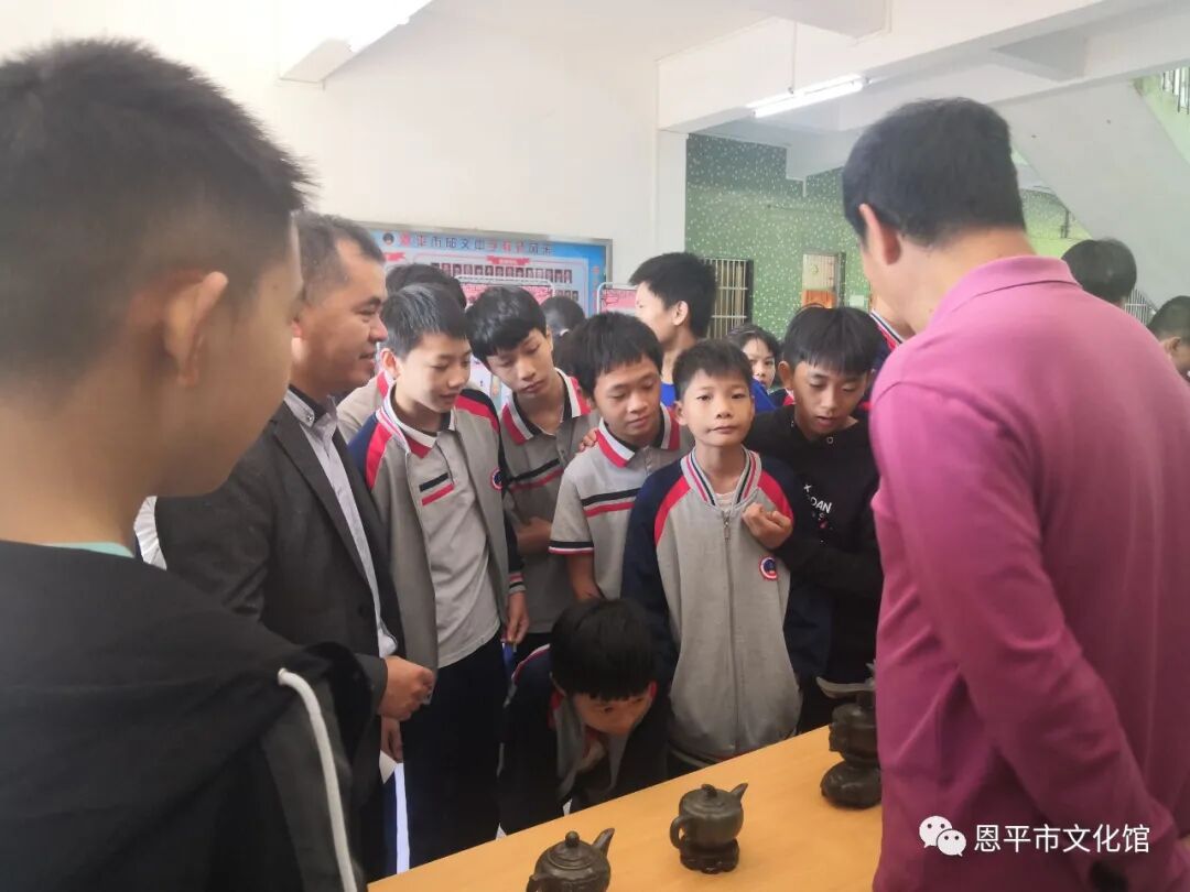 2021年10月25日,"非遗进校园"第一站:郁文中学
