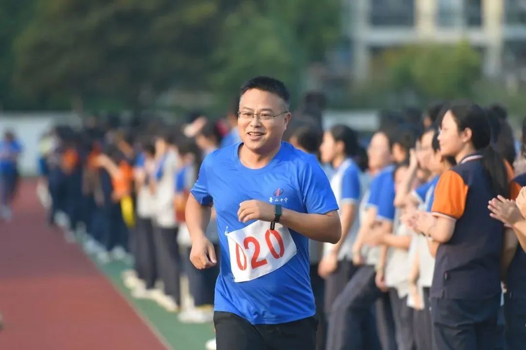 校园采风丨萧山十中：全校老师一起奔跑