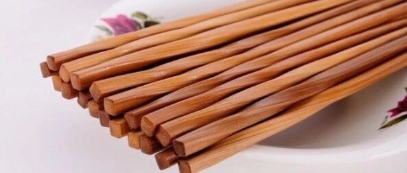 筷子头朝上不一定卫生！这么多年，你的筷子用对了吗？