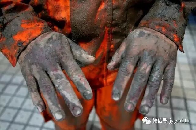 看到这张照片我沉默了