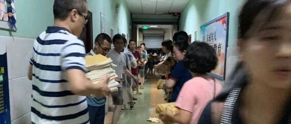 200名家长接力，抢出来了！