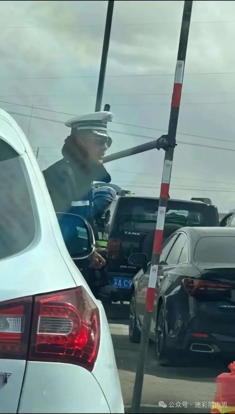 184CM新疆帕米尔高原帅警火了，长的帅的都上交啦！