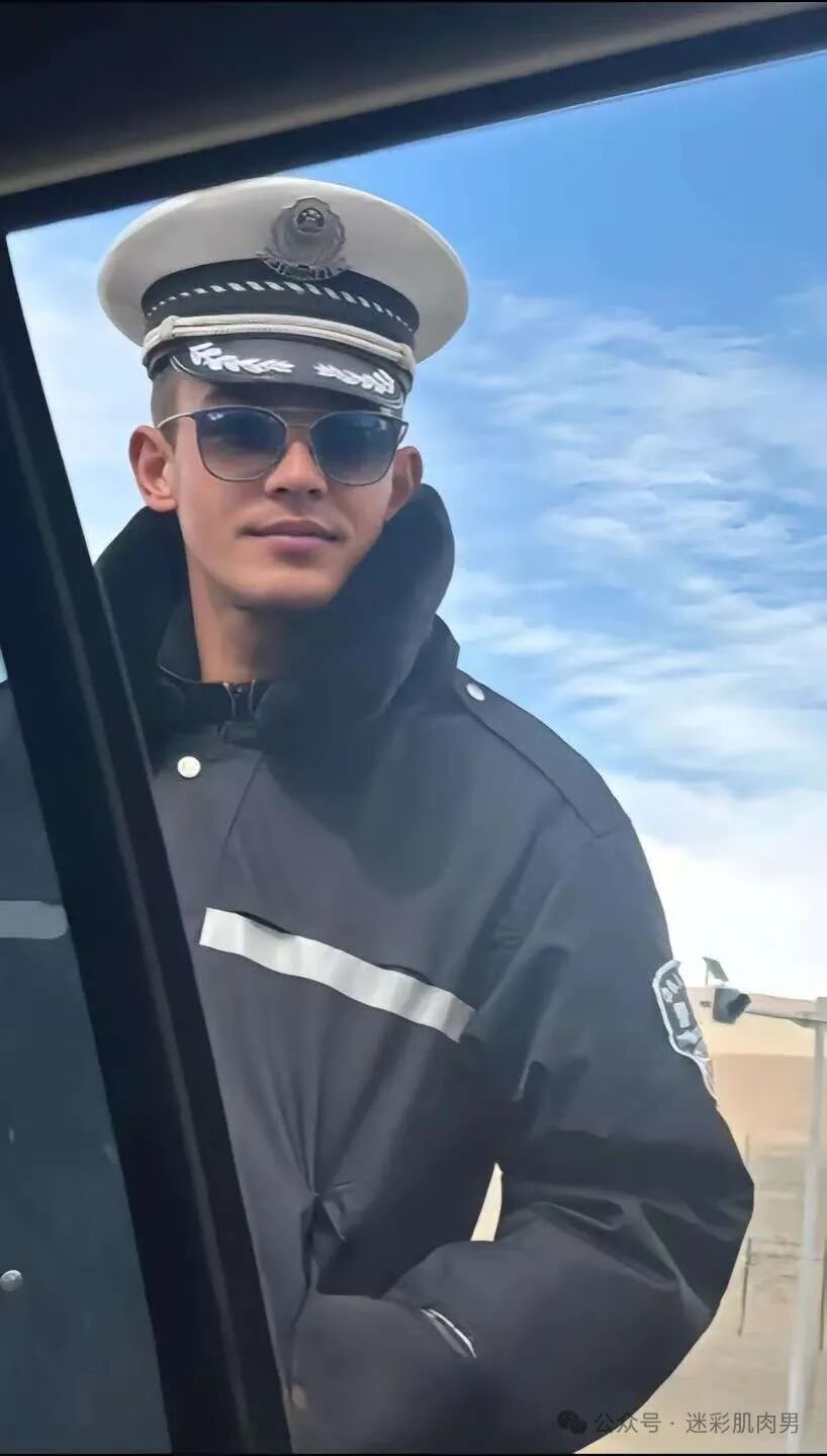 184CM新疆帕米尔高原帅警火了，长的帅的都上交啦！