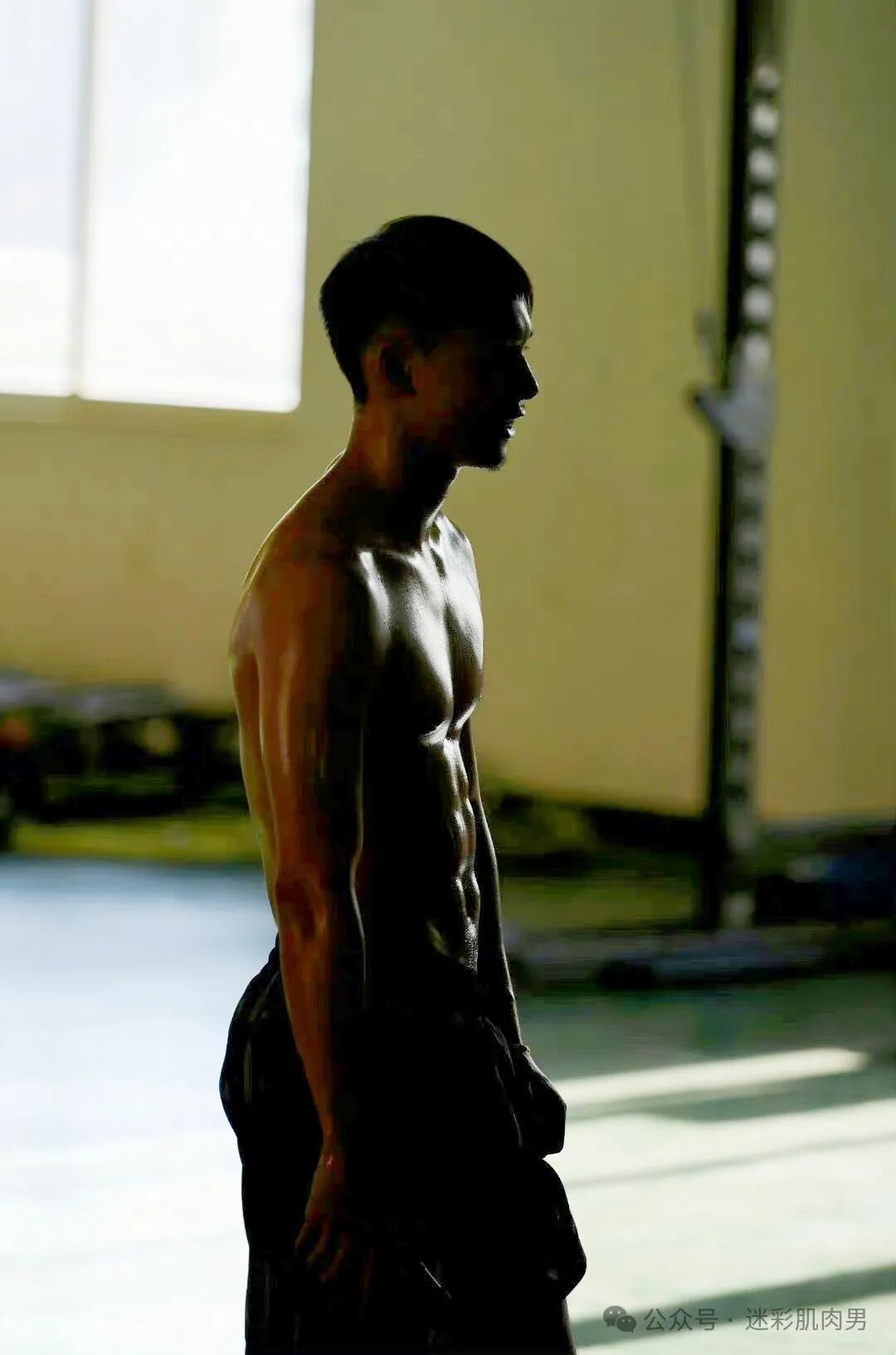 图片[2]-陈艾森变熟男！腹毛也这么明显-小蓝短视频