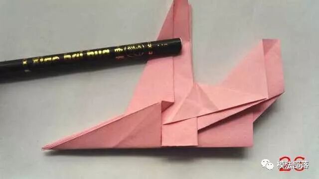 纸飞机的折法：教大家做一款可以飞行的战斗机模型
