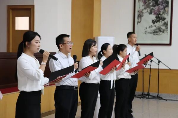 我校举办红色诵读会暨“初心永见”捐书活动 第 4 张 我校举办红色诵读会暨“初心永见”捐书活动 第 4 张