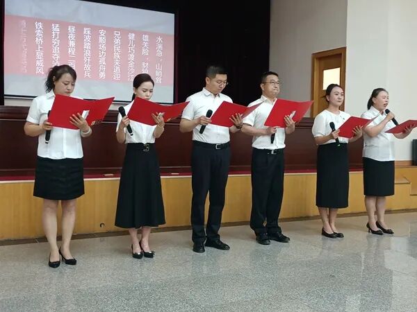 我校举办红色诵读会暨“初心永见”捐书活动 第 2 张 我校举办红色诵读会暨“初心永见”捐书活动 第 2 张