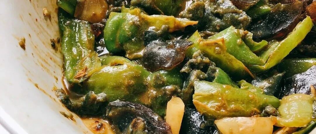 下饭“魂斗罗”：青椒皮蛋，越面目全非越美味