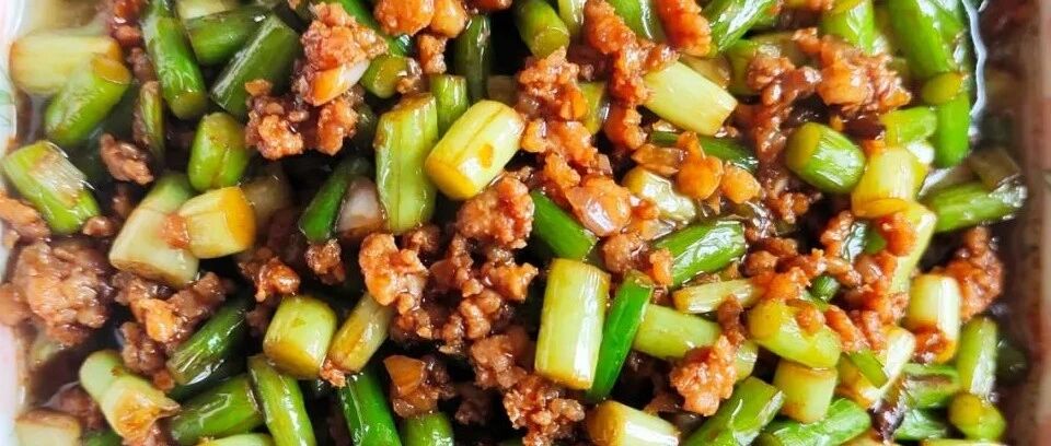 蒜苔炒肉末，三碗米饭都不够吃