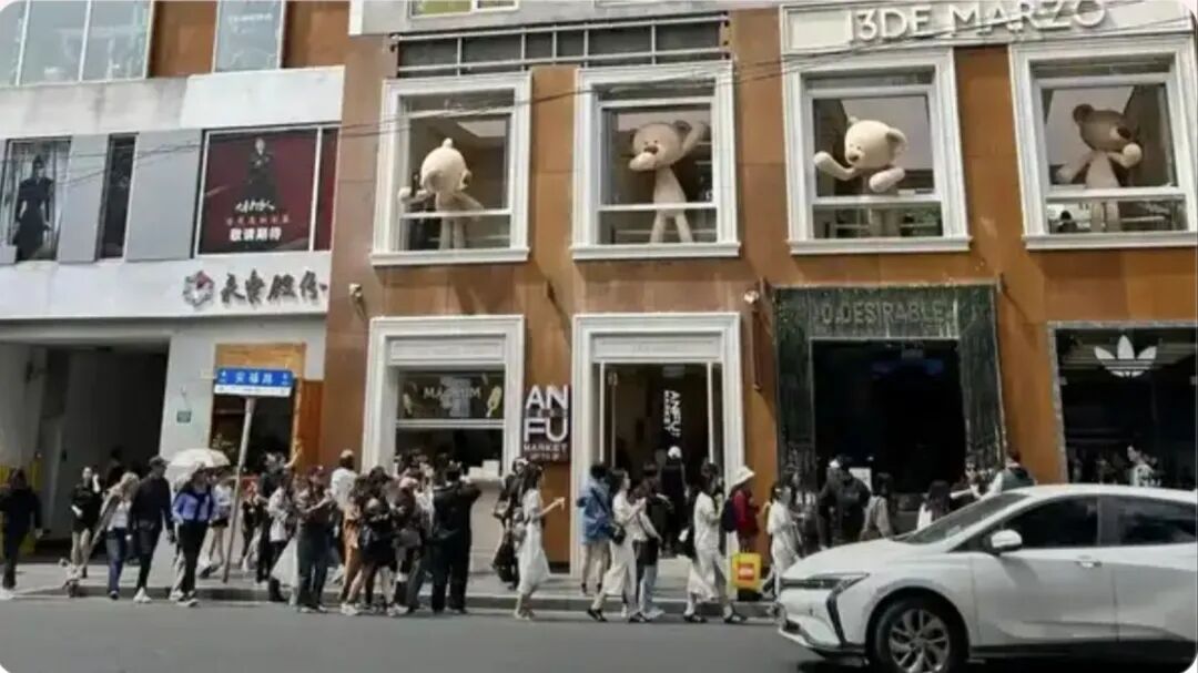 在上海 一块砖头能砸中10个主理人,在上海，一块砖头砸中10个主理人！这年头，连卖煎饼..