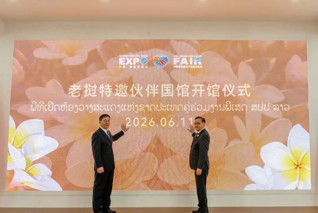 可能是包含下列内容的图片：一人或多人和文字