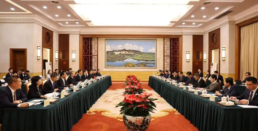 可能是包含下列内容的图片：讲台