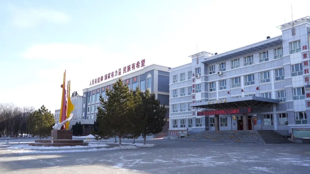 巴里坤县第一中学践行核心价值观培育新时代好少年