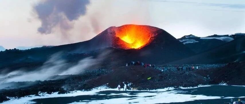 业绩冰火两重天，物业分拆上市潮仍继续，谁是下一个“千亿市值”玩家？