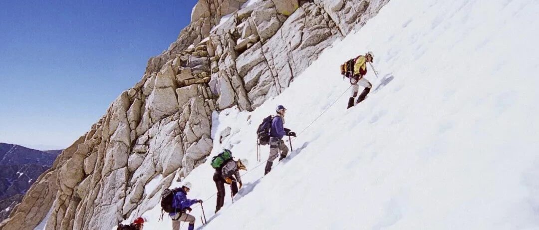 8848米之颠的危险生意：富人拿命爬山，成为最穷国家的摇钱树