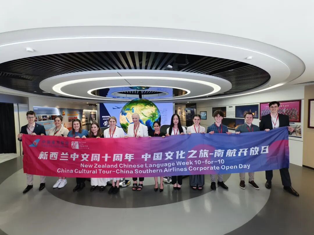 A group of people holding a banner

AI-generated content may be incorrect.