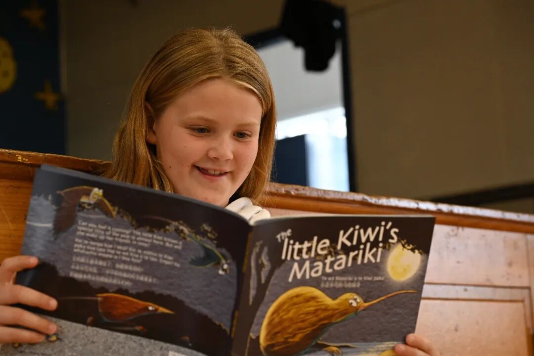 A child reading a book

AI-generated content may be incorrect.