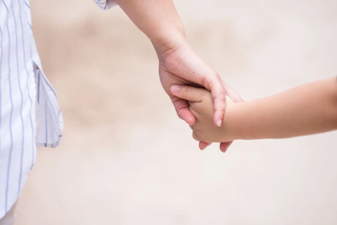 一位母亲称，今天早上，她在奥克兰东区一条繁忙的街道上带儿子去托儿所时遭到性侵犯。图片来源：123RF