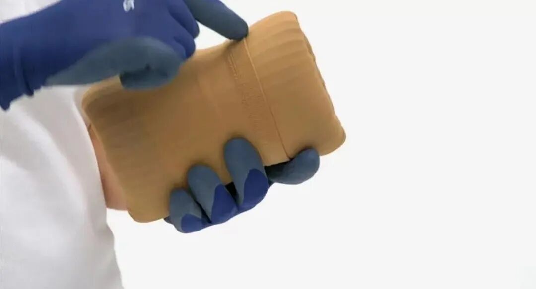 医用弹力手套怎么清洗科学穿脱，轻松生活！压力袜，正确穿脱攻略速学！_https://www.jmylbn.com_新闻资讯_第5张